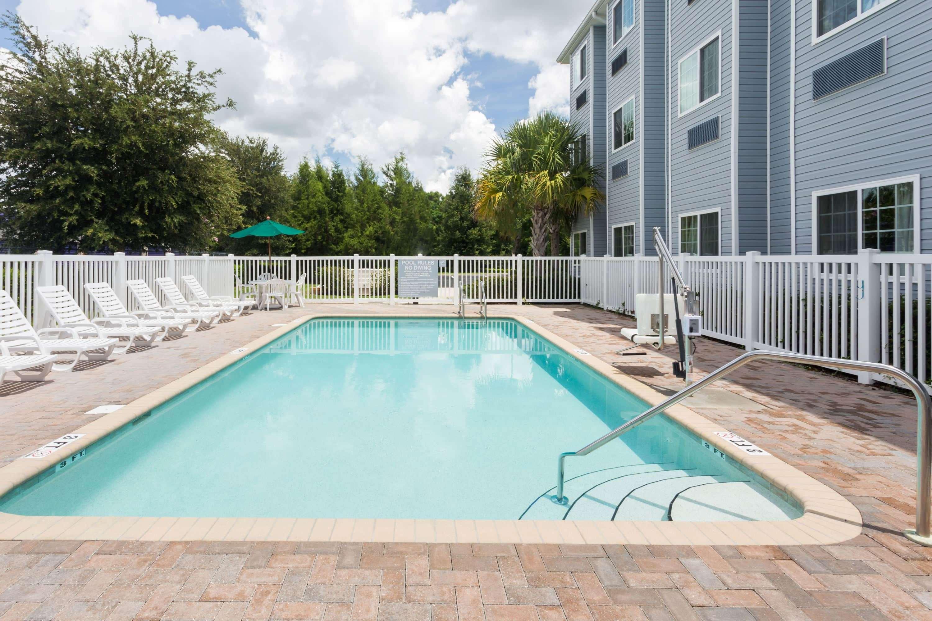 Microtel Inn & Suites By Wyndham Spring Hill/Weeki Wachee Zewnętrze zdjęcie